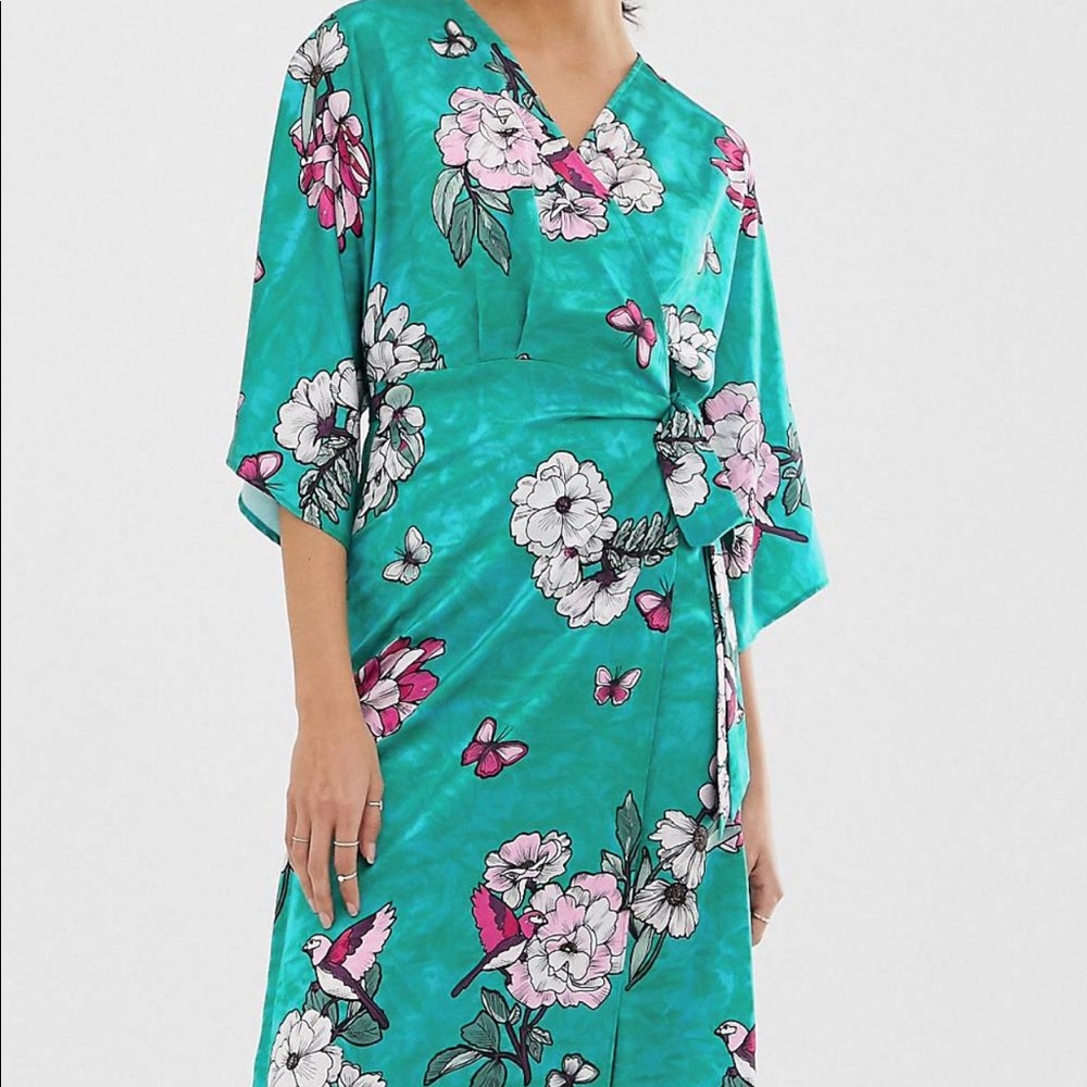 Liquorish kimono sleeve midi dress